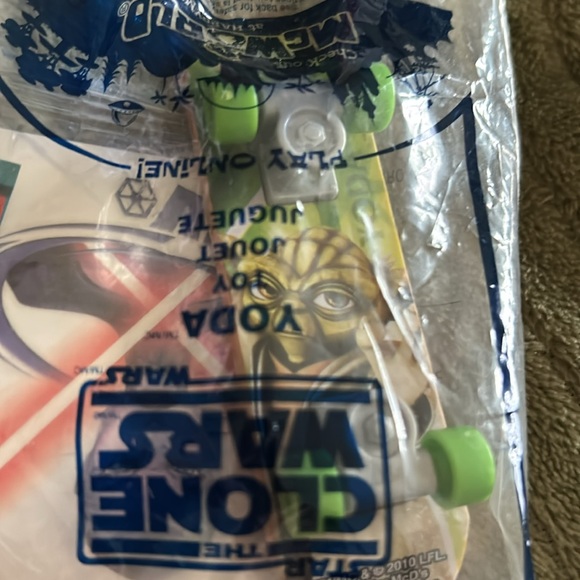 2010 McDonalds Happy Meal Toy Star Wars: The Clone Wars #4 Yoda Skateboard - Picture 2 of 5